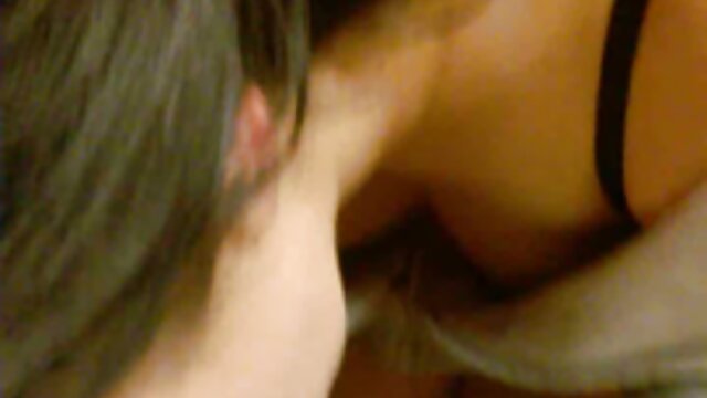 Busty brunette người Đức harlot lấy vòi nước trong có xx set thu ba người