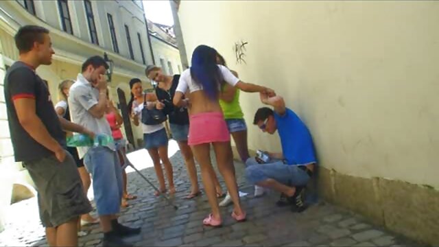 Brunette với tự nhiên phim xx set tits liếm và ngón tay sừng Babe trên giường