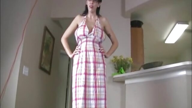 Busty dâu tây tóc vàng được cô ấy đít lấp đầy xx phim set với vòi nước